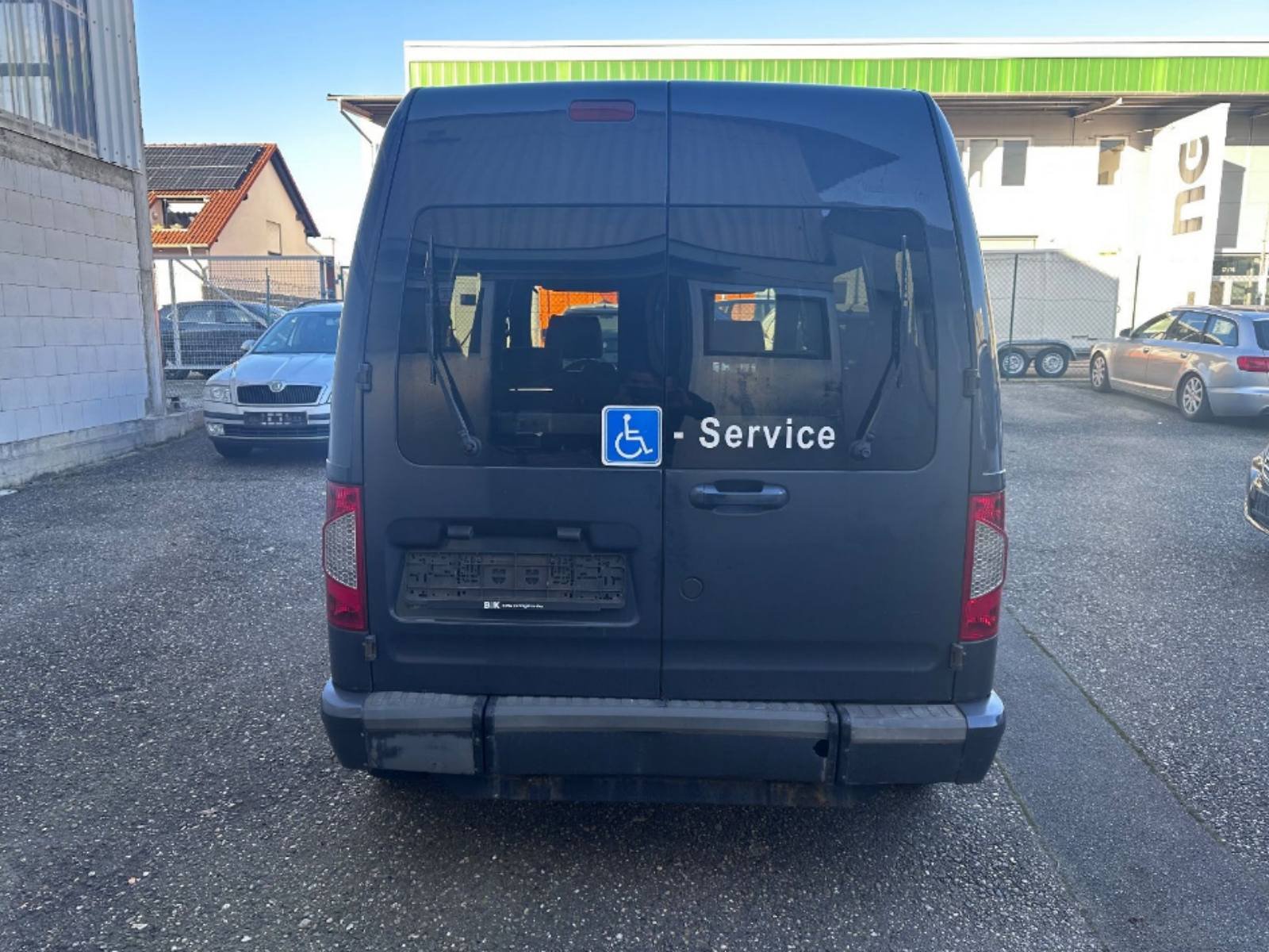 Van ΑΜΕΑ Service
